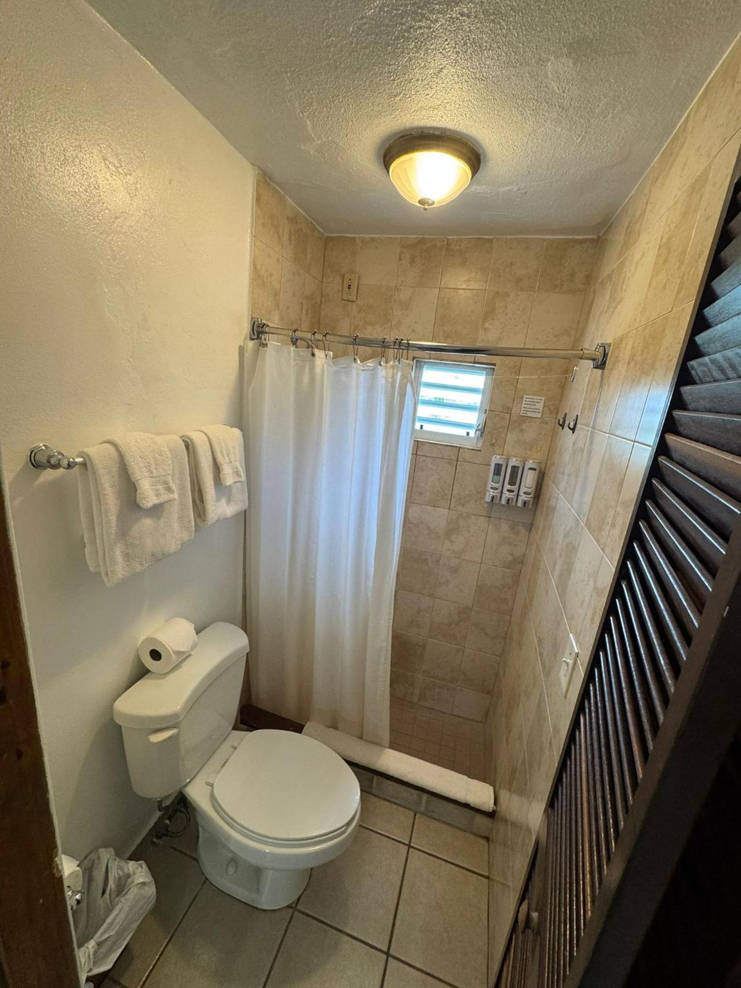 Villa Coral Guesthouse Векес Екстериор снимка